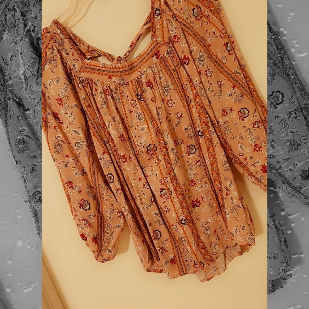 NWOT! Anthropologie Floral Style Top with Open Back